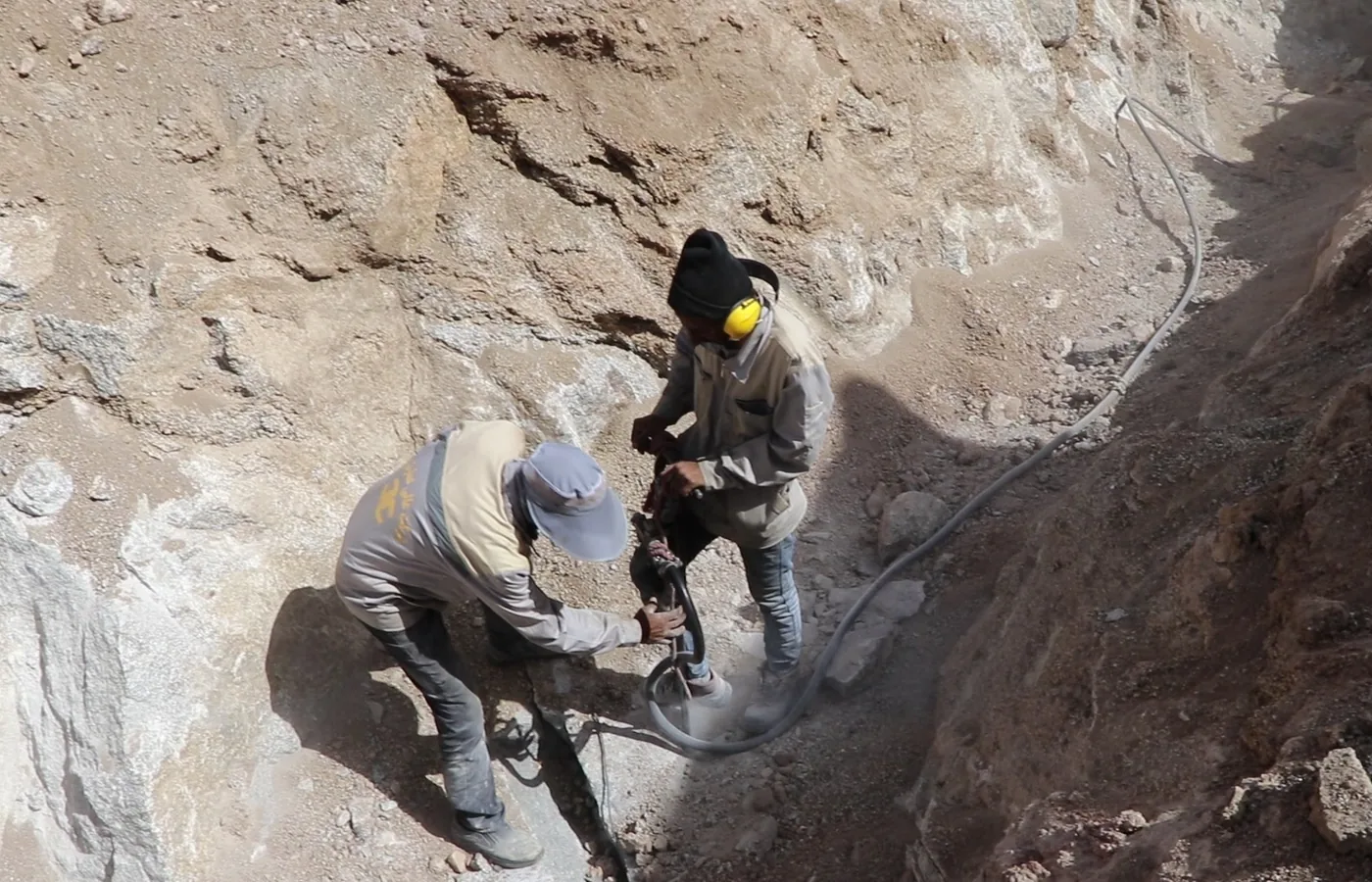 Rock drilling and engineering execution detail