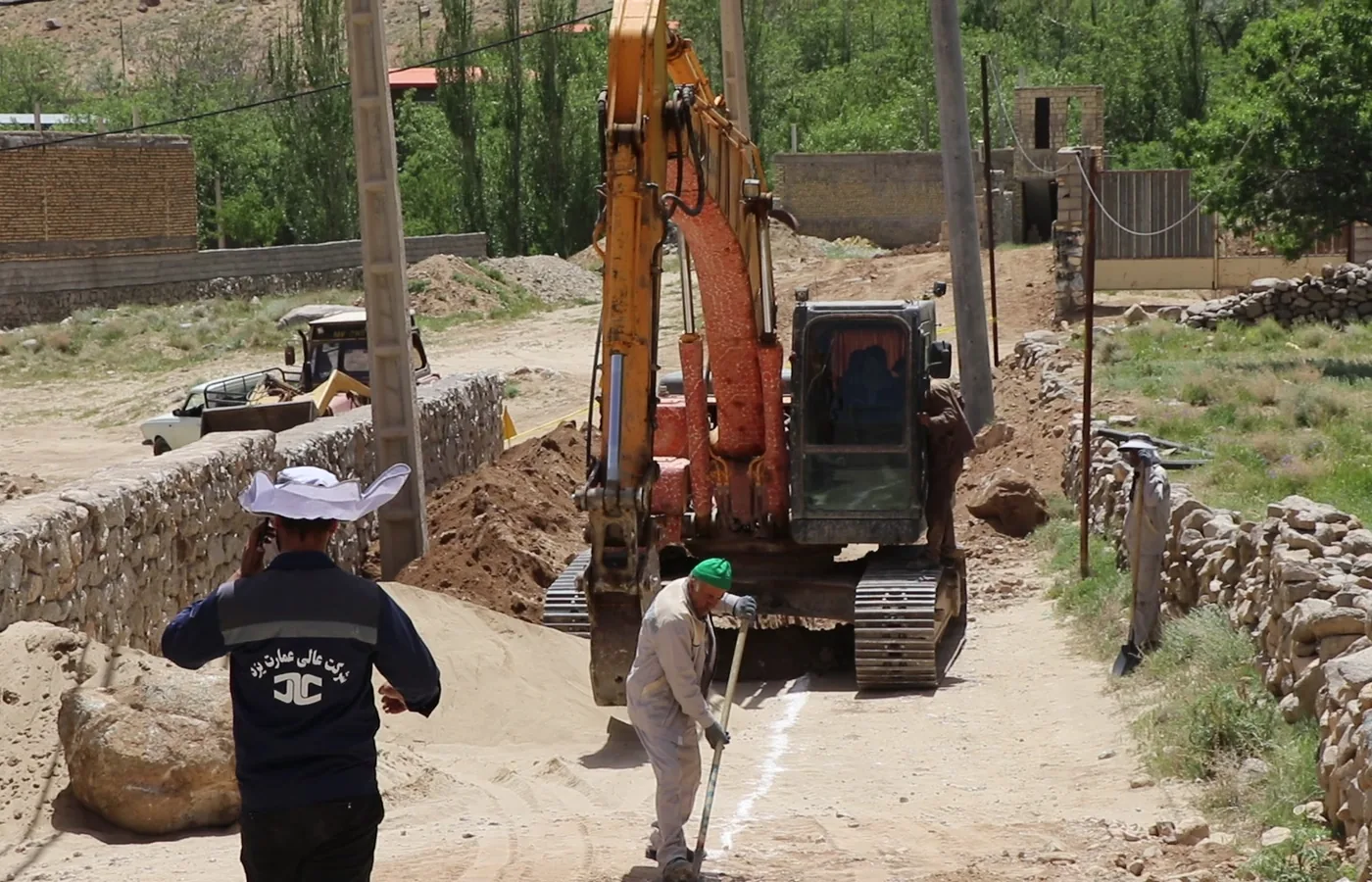 Live pipeline route construction operations