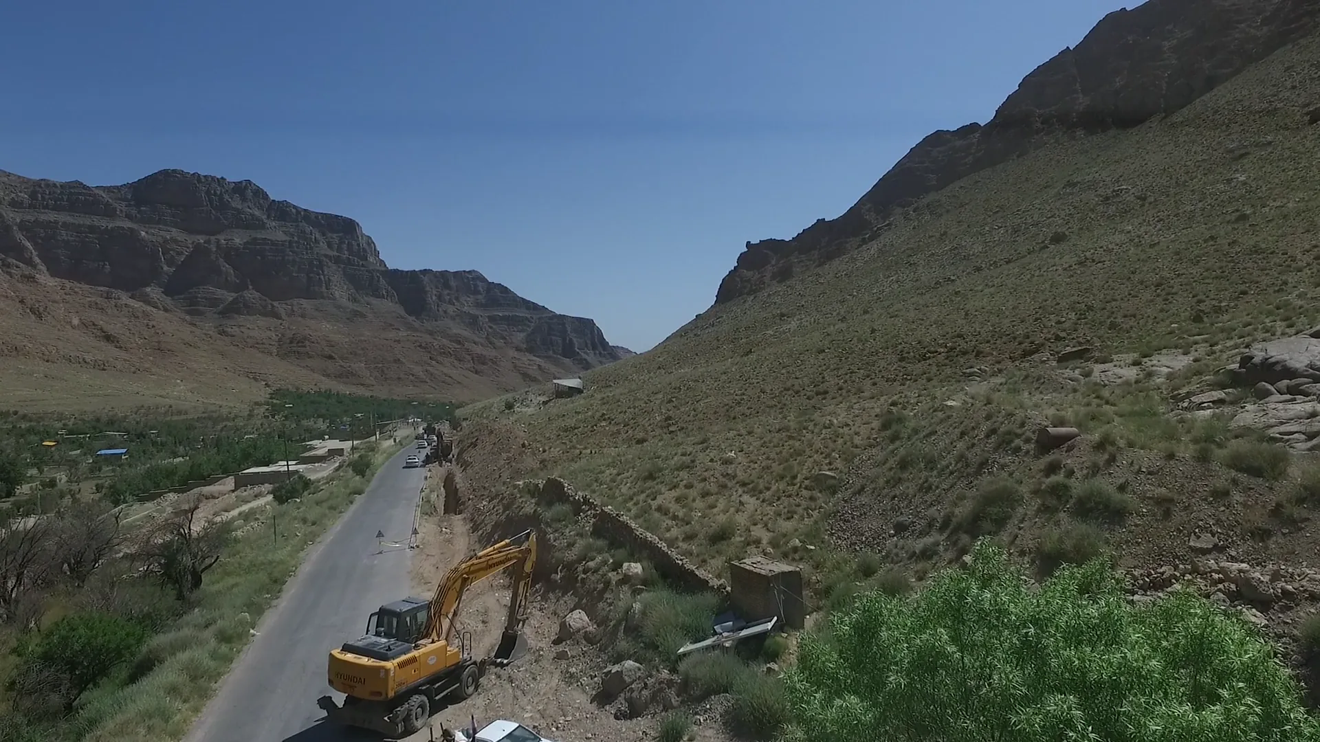 Wide view of Ali Emarat Yazd civil works and heavy equipment